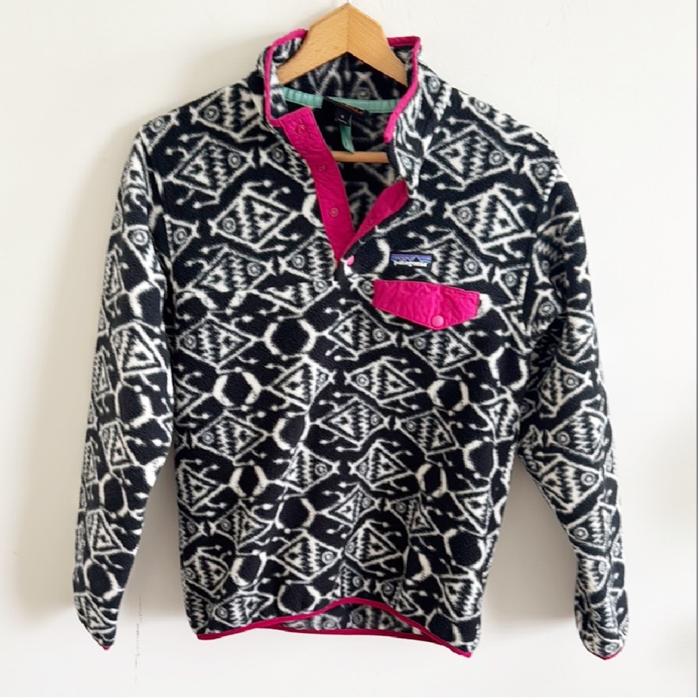 Patagonia black/white fish Light Synchilla Snap Pullover fleece size Small